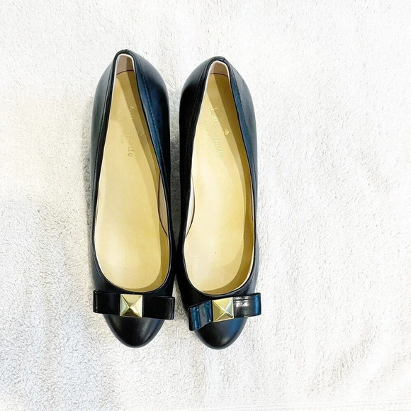 Kate Spade Black Patent Leather Wedge Heels Womens 8M Gold Metal Bow Detail - Picture 11 of 16
